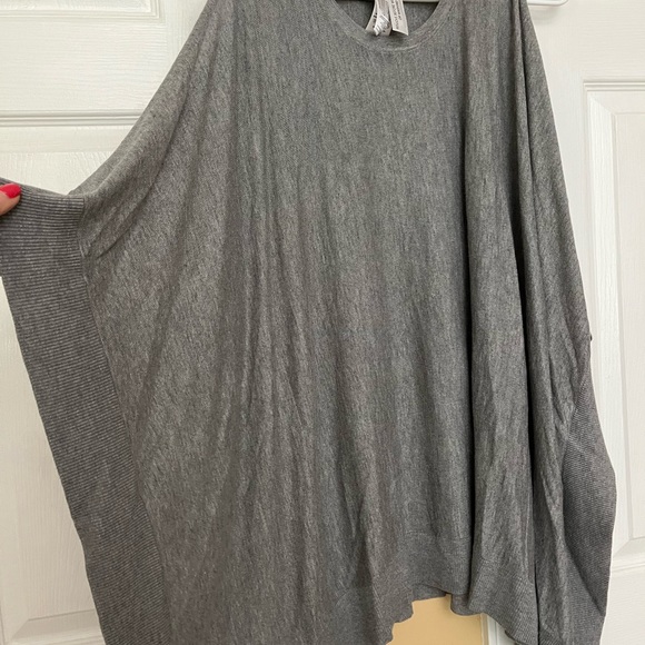 Michael Kors shrug. Open shoulders - Picture 1 of 4